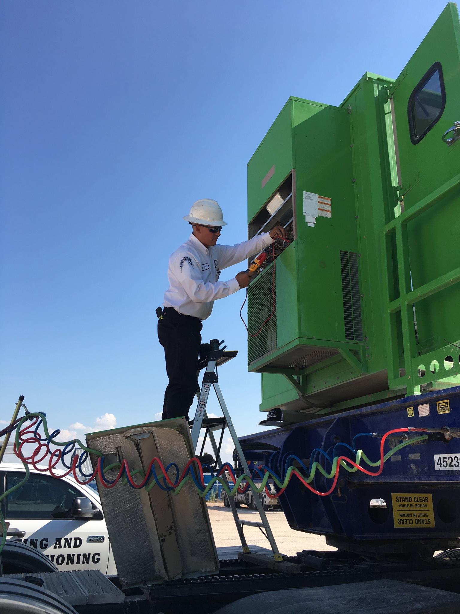 ONEWAY Technician Performing Commercial HVAC Service in Midland, TX